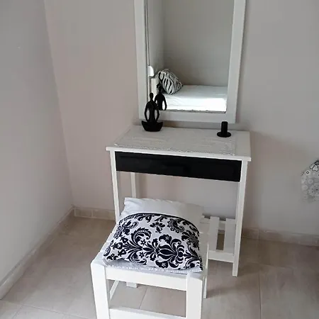 Victoria's Blue Apartment Siviri