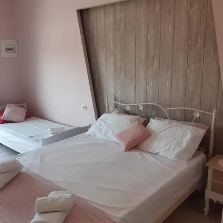 Victoria's Blue Siviri